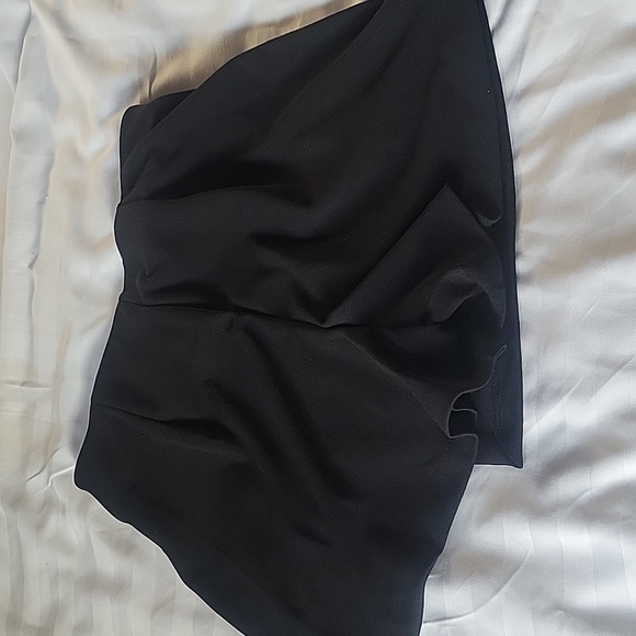 BOLD Elements Black Skort with Buckle Detail, Size: L - Picture 4 of 8
